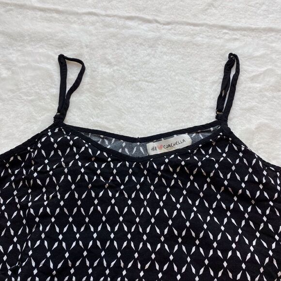 H&M Coachella Black and White Cropped Tank with Fringed Bottom Size 14 - Picture 6 of 10